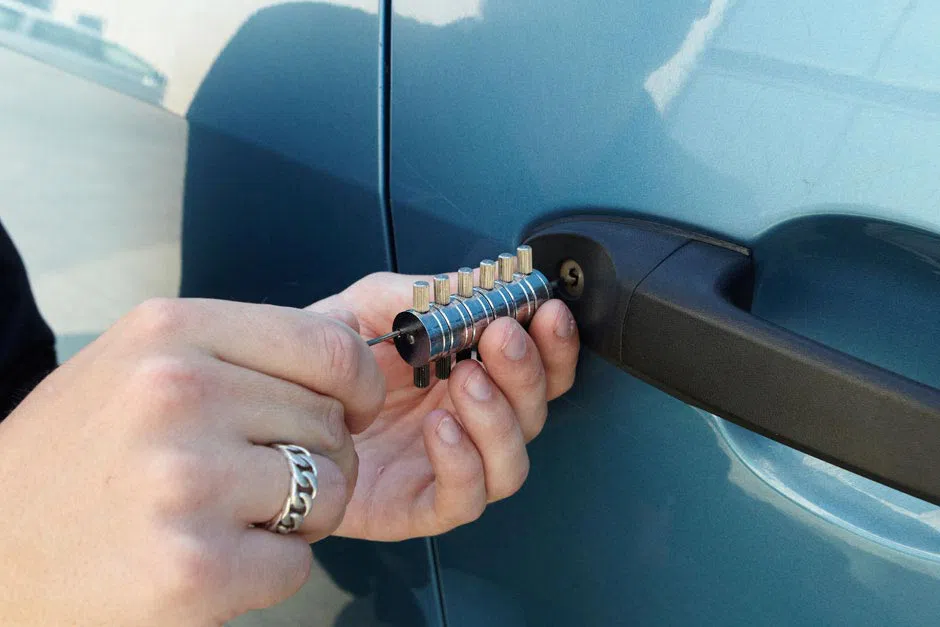 Hallandale Locksmith Service Hallandale, FL 954-744-7059 - automotive-keys-cut